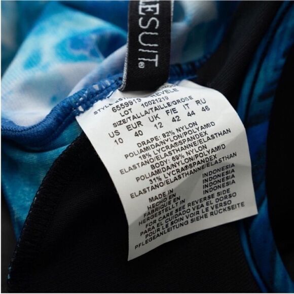 Miraclesuit NWT Sous Marine Revele One Piece
Swimsuit in Blue Multi Size 10 $190 - Picture 10 of 12